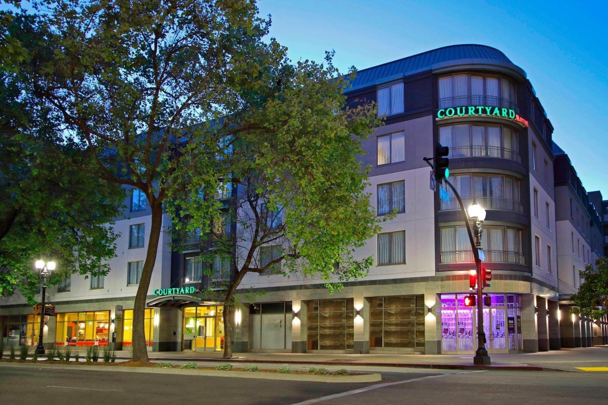 Courtyard Oakland Downtown Hotel Exterior photo